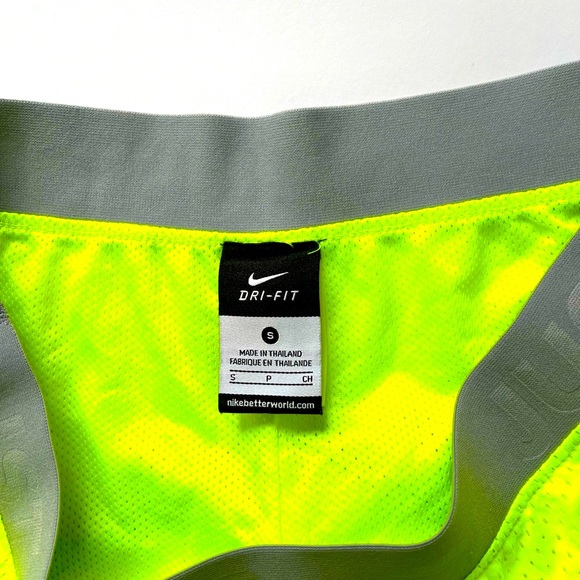 BRIGHT and COMFY NIKE DRI- FIT KNOCKOUT Shorts!! - Picture 4 of 4
